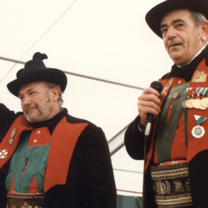 1983 in Rinn: Luis Larch (links) mit Georg Pircher Hofmann (rechts