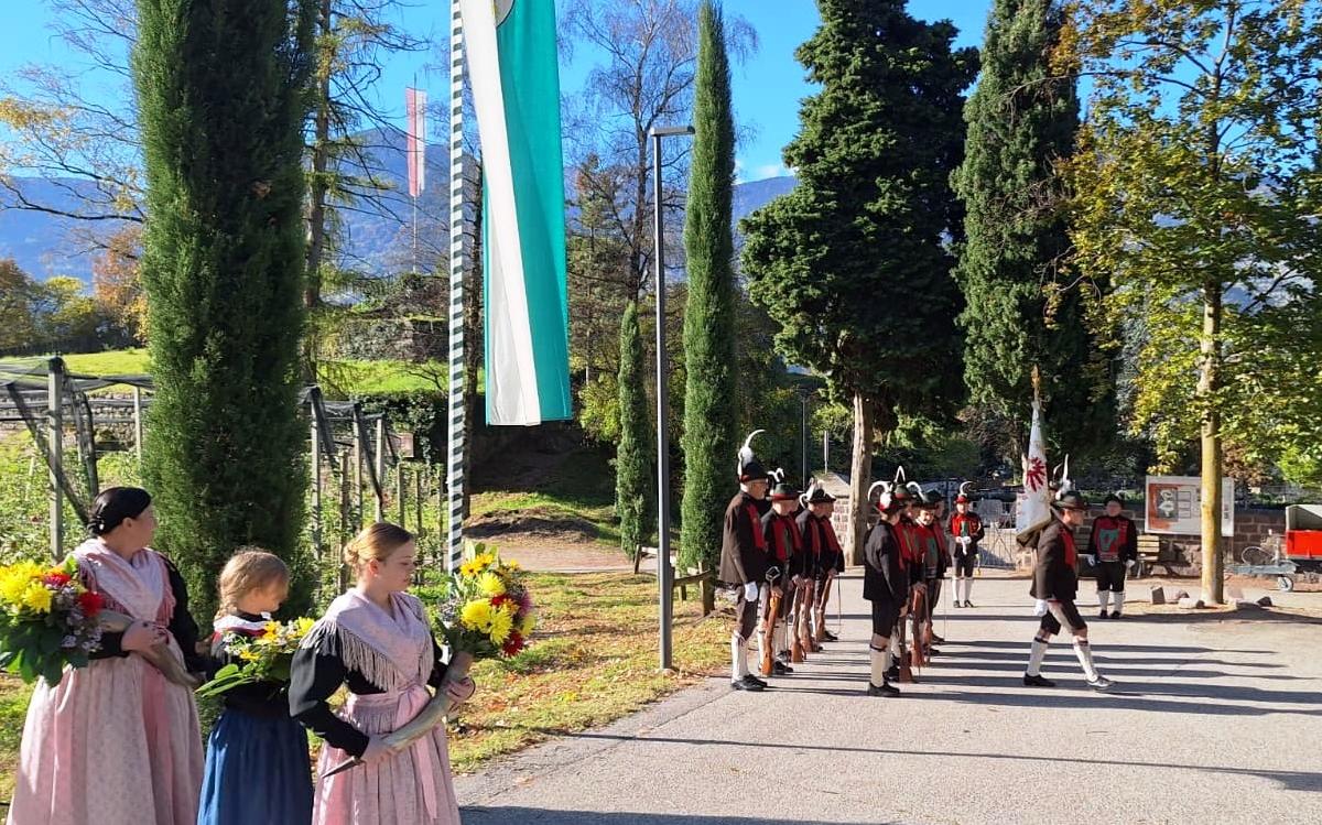 Aufstellung morgens bei der Burgruine